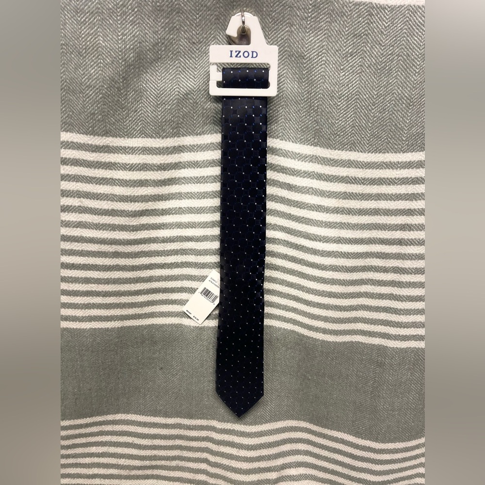 Izod NWT‎ Black with Pattern Neck Tie